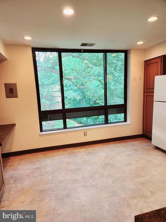 Building Photo - 4960 Sentinel Dr