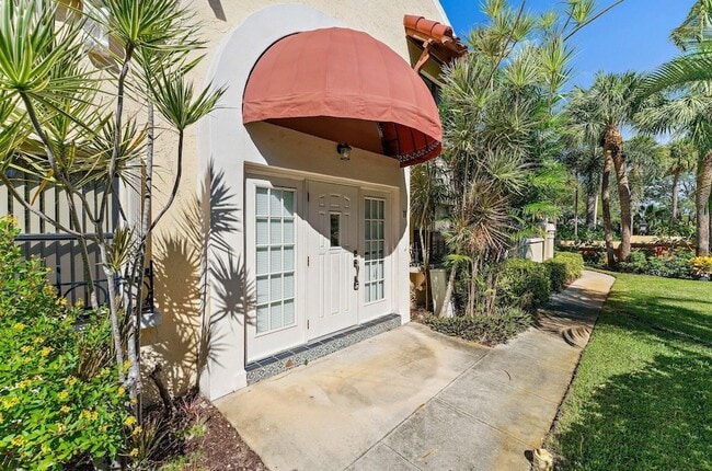 Building Photo - 3 Uno Lago Dr