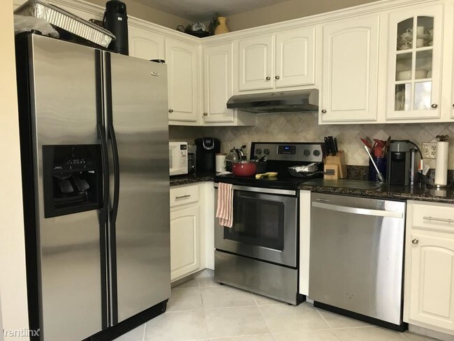 Building Photo - 3 br, 2 bath Townhome - 9087 SW 22nd St Apt A