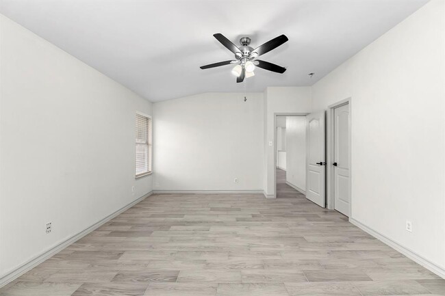 Building Photo - 2356 Vernell Way