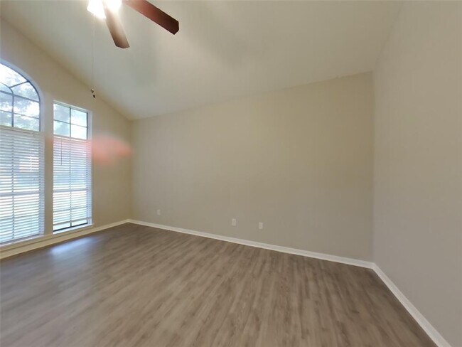 Building Photo - 13822 Cantwell Dr