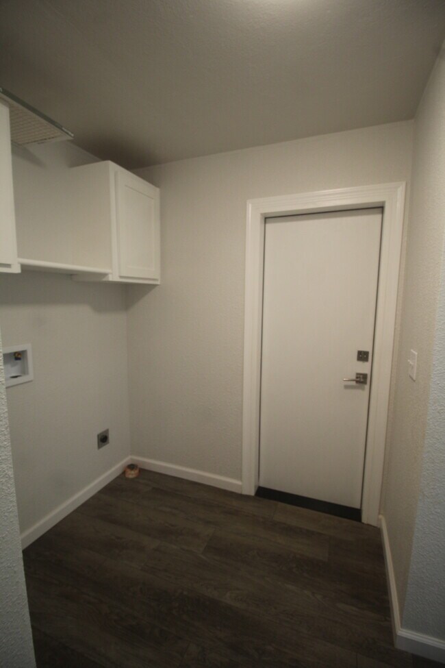 Building Photo - 5778 Stratton Ln