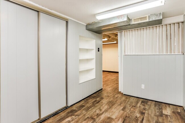 Building Photo - 1123 Roxton Dr