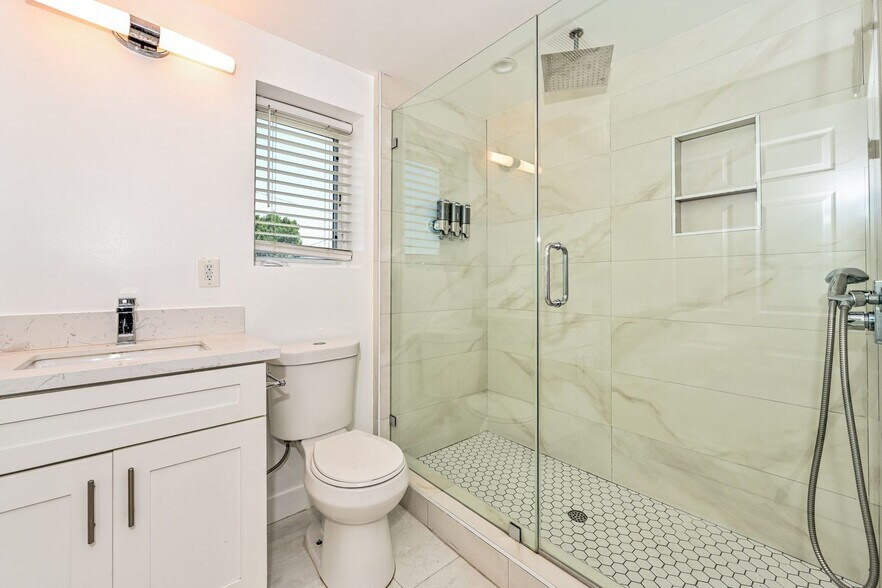 Building Photo - 872-878 Serrano Place