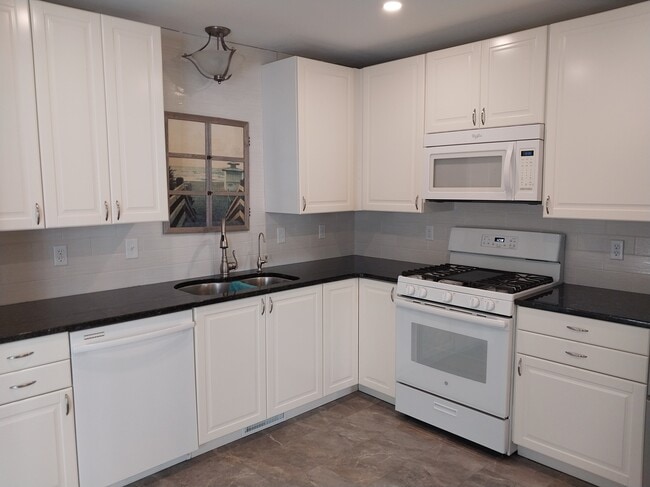 Building Photo - 462 Crosswinds Dr