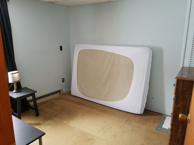 Building Photo - 118 Main St