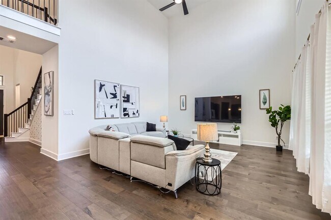 Building Photo - 4912 Risana Bend