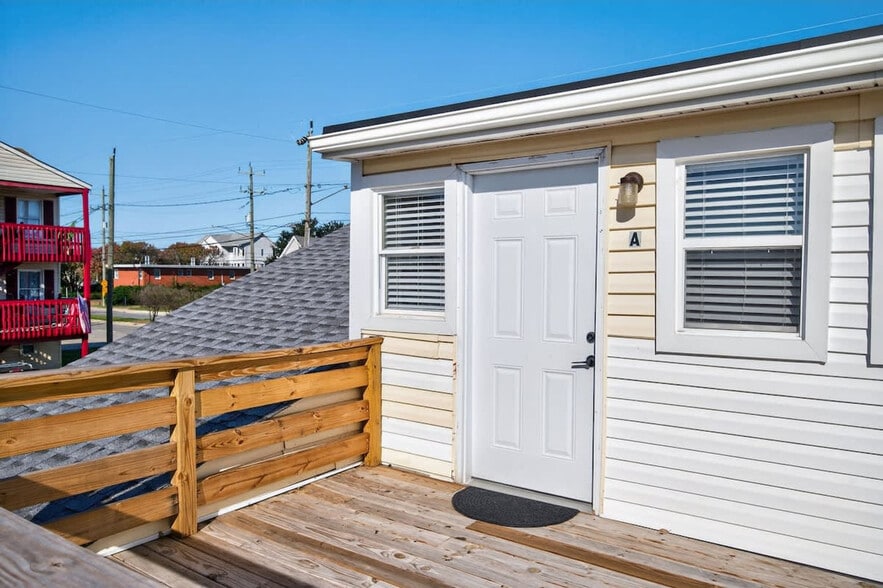 Building Photo - 1427 W Ocean View Ave