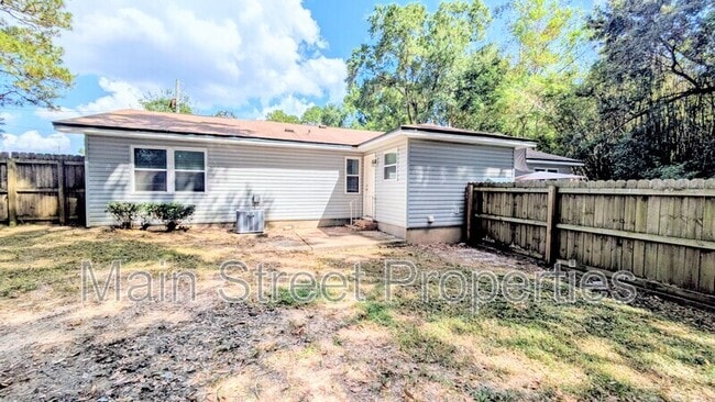 Building Photo - 9648 Hollowbrook Dr