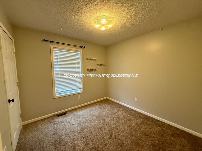 Building Photo - Lee's Summit Schools! 3 Bedroom/2.5 Bath H...