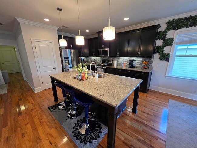 Building Photo - 2521 Lantana Ln