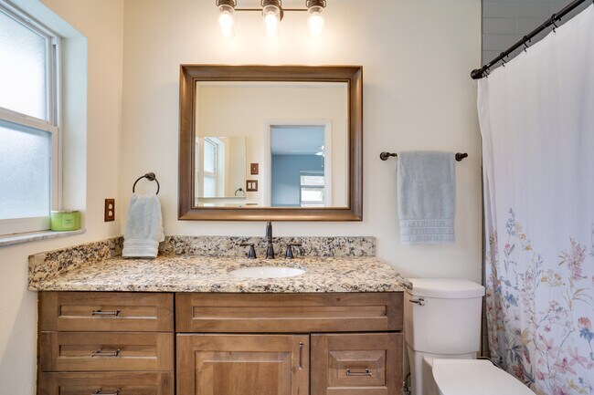 Building Photo - 2076 Burnice Dr