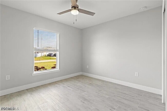 Building Photo - 1322 NE 12th Pl