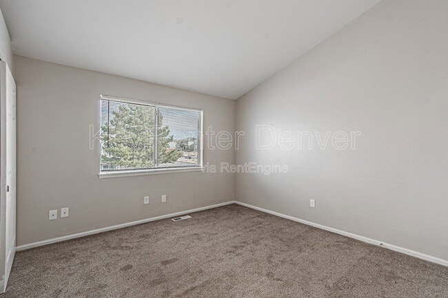Building Photo - 1099 S Walden Way