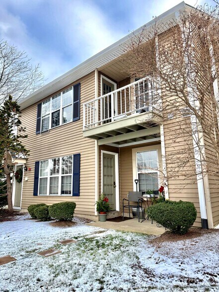 top unit - 2302 Society Pl