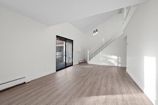 126 Silver Lane #30 loft - 140 Silver Ln