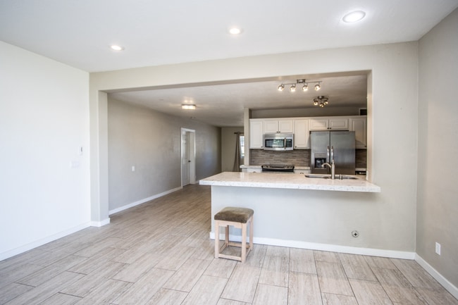 Building Photo - 3609 N Navajo Trail