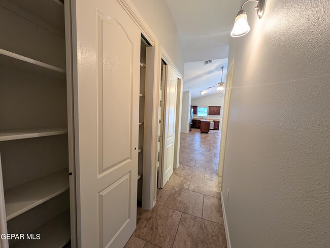 Building Photo - 6140 Sara Suzann Ln