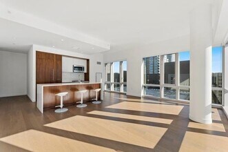 Building Photo - 75 Park Ln S