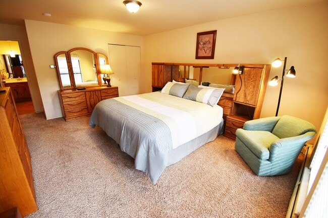 Building Photo - Winter Seasonal Rental- Timberline 14