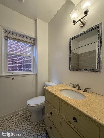 Building Photo - 833 11th St NE