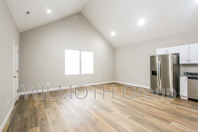 Building Photo - 929 N Beville Ave