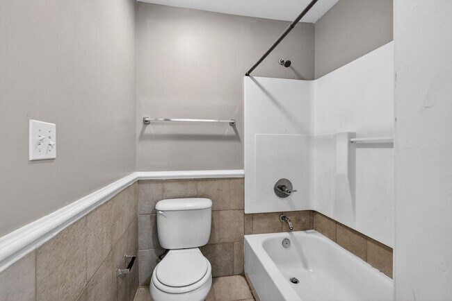Building Photo - 3575 Oakvale Rd