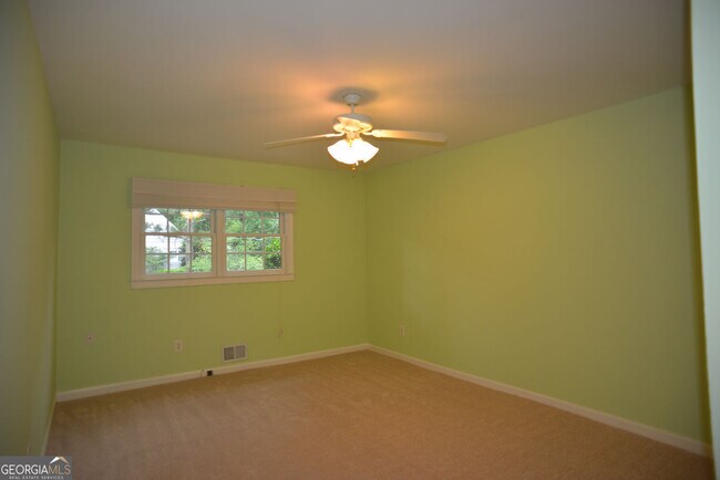 Building Photo - 5218 Meadowcreek Dr