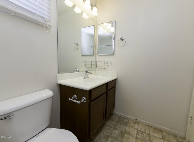 Building Photo - BEAUTIFUL 4 BED 2.5 BATH, OVER 2300SQFT., ...