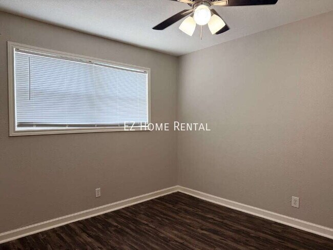 Building Photo - 2102 5th Ave N