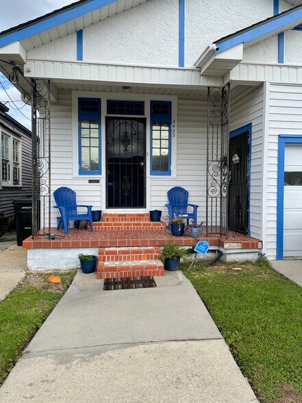 Building Photo - 2423 Upperline St