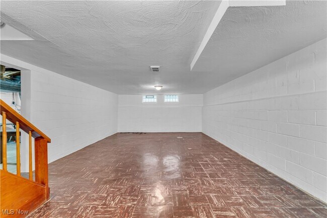 Building Photo - 25731 Farringdon Ave