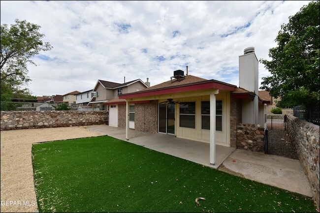 Building Photo - 7737 Plaza Azul Rd