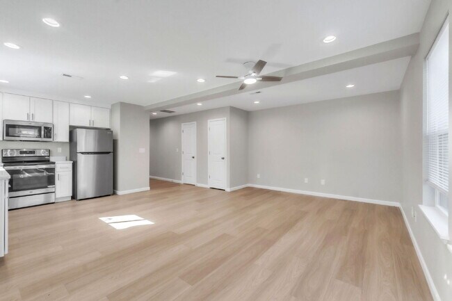 Building Photo - Elegant 3 Bedroom, 2.5 Bathroom Duplex with 1-Car Garage in Woodruff $1695/mo rent