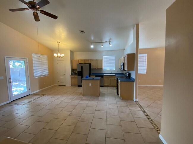Building Photo - 7716 S Lions Spring Way