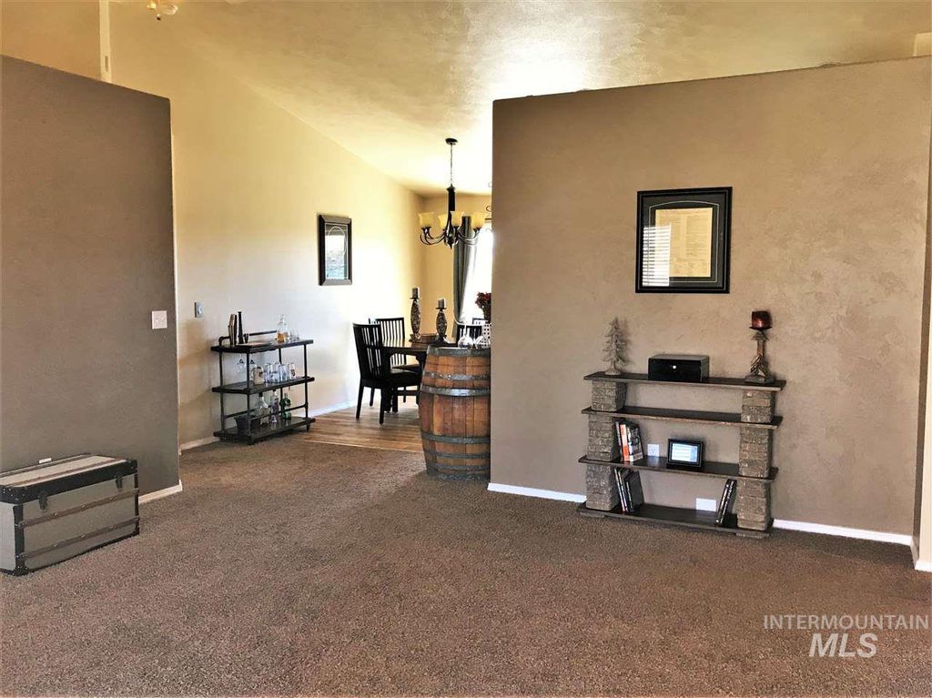 Building Photo - 5008 N Rothmans Ave