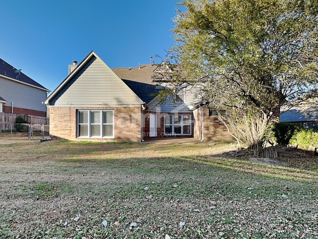 Building Photo - 6857 Briarfield Ln