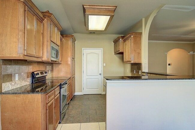 Building Photo - 6824 Fox Tail Dr