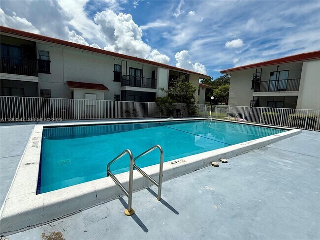 Building Photo - 3032 Coral Ridge Dr