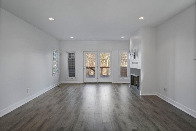 Building Photo - Modern 3 bedroom Home in East Nashville Close to the Most Popular Places in Nashville!