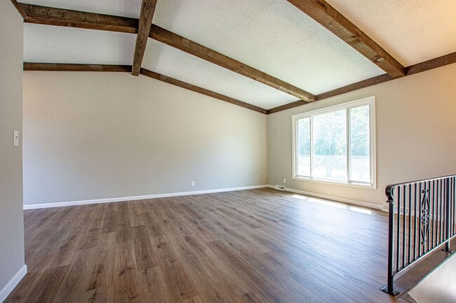 Building Photo - 3 Bedroom / 1.5 Bath with Fenced Backyard ...