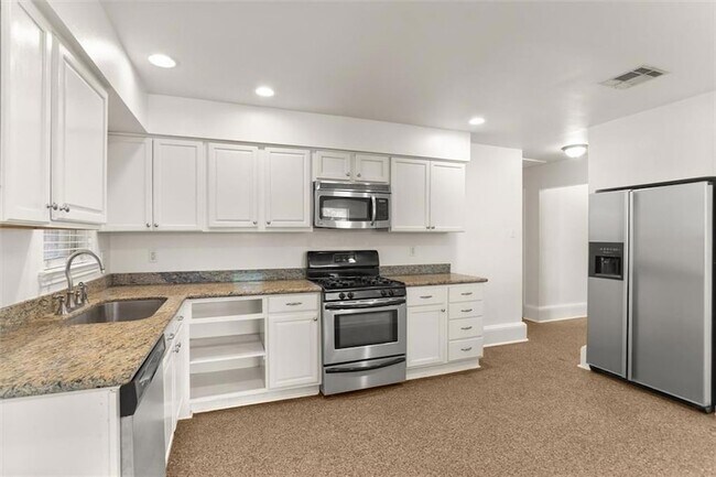 Building Photo - 6151 Charlotte Dr