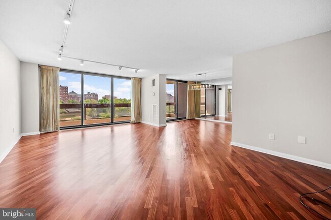 Building Photo - 4100 N Charles St