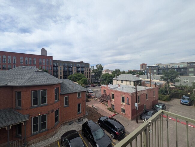 Building Photo - 837 E 17th Ave