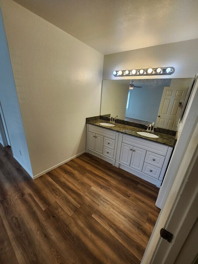 Building Photo - Big backyard with lots of upgrades