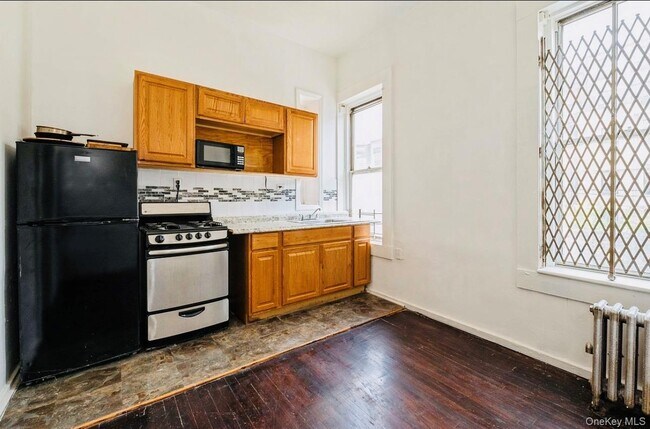 Building Photo - 1264 Bergen St