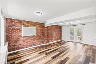 Building Photo - 512 62nd Ave N