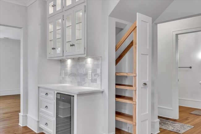 Building Photo - Historic Charm Meets Modern Elegance in Sa...