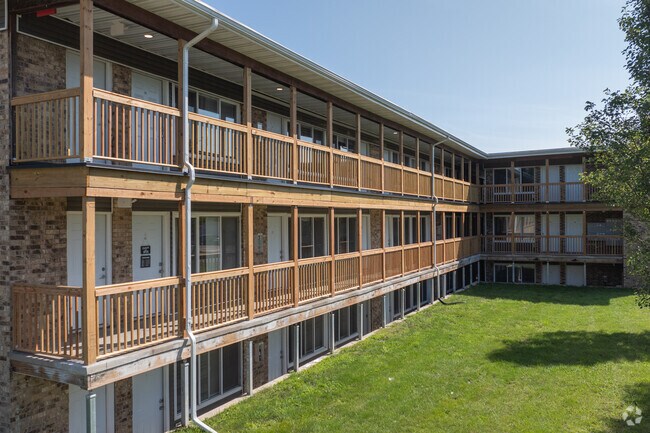 Building Photo - Holmes Flatz