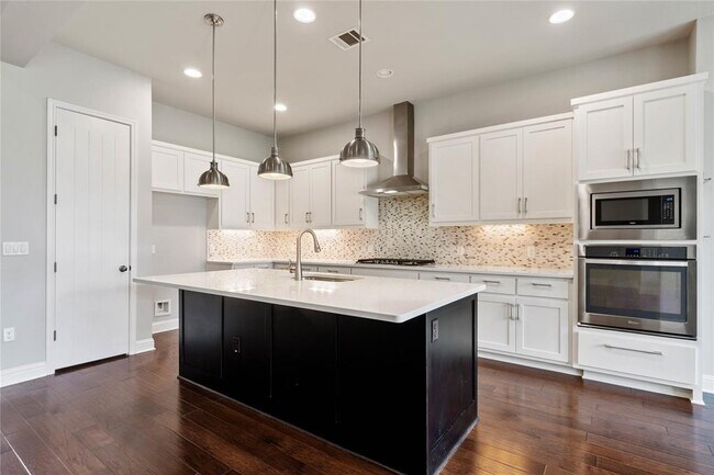 Building Photo - 5009 Mandevilla Dr